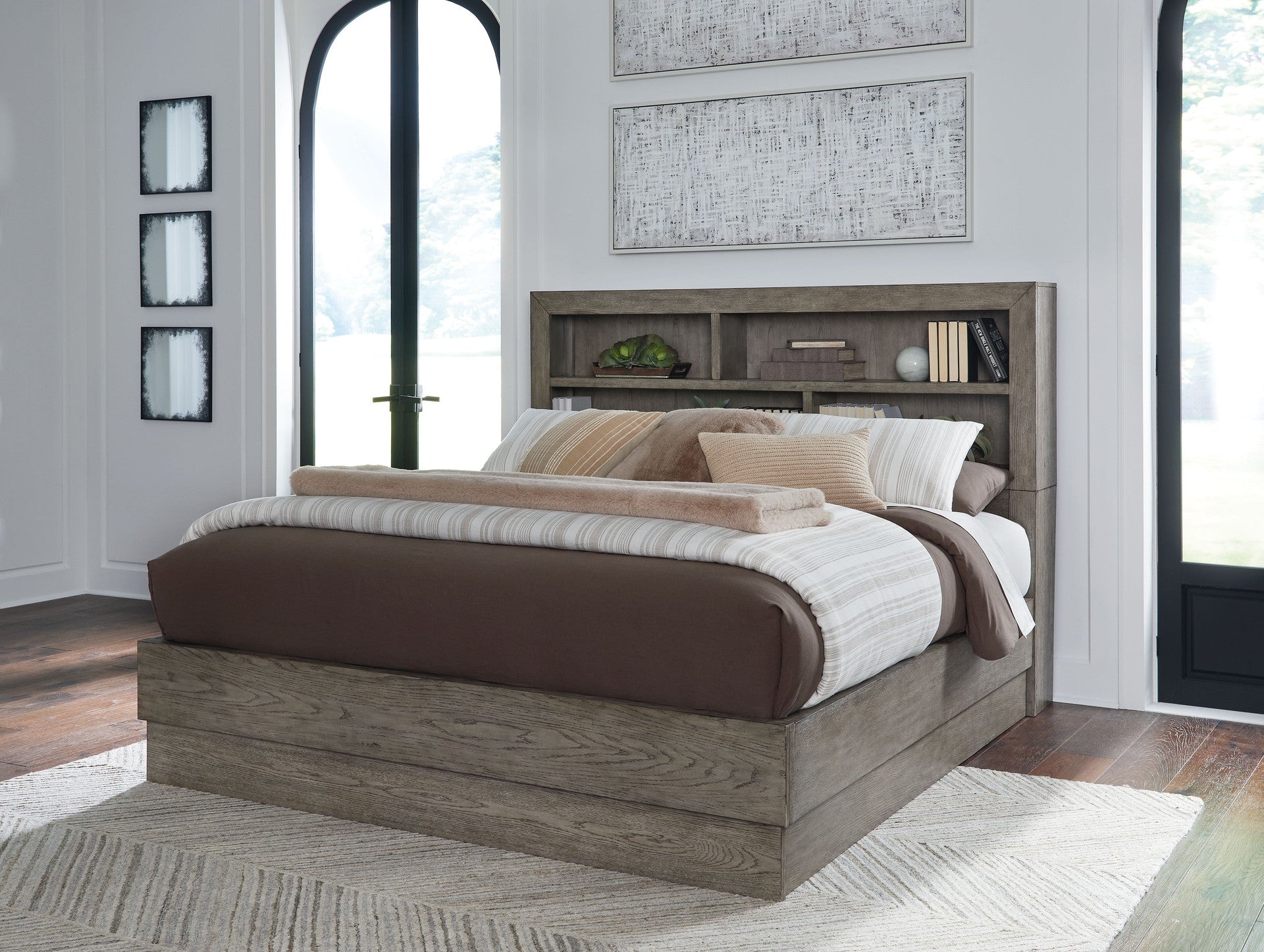 CLEARANCE! Anibecca queen bed with chest